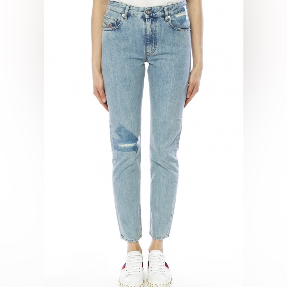 NWT DIESEL 'NEEKHOL' DISTRESSED JEANS. Size 27